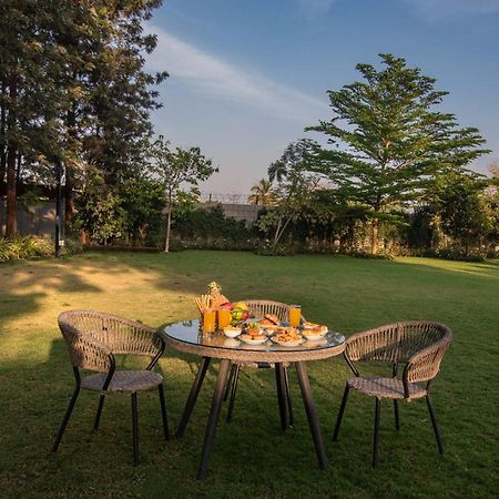 Stayvista'S Silver Grove - Serene Haven With Expansive Lawn & Terrace Nashik Buitenkant foto