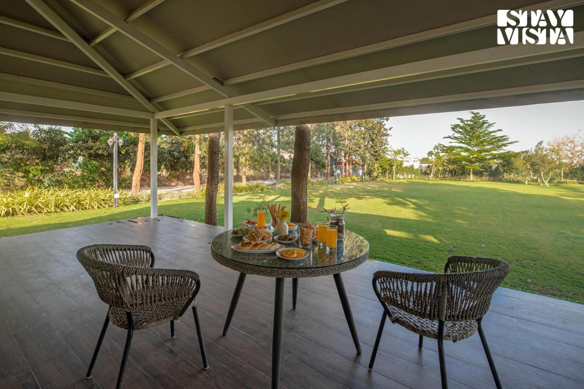 Stayvista'S Silver Grove - Serene Haven With Expansive Lawn & Terrace Nashik Buitenkant foto