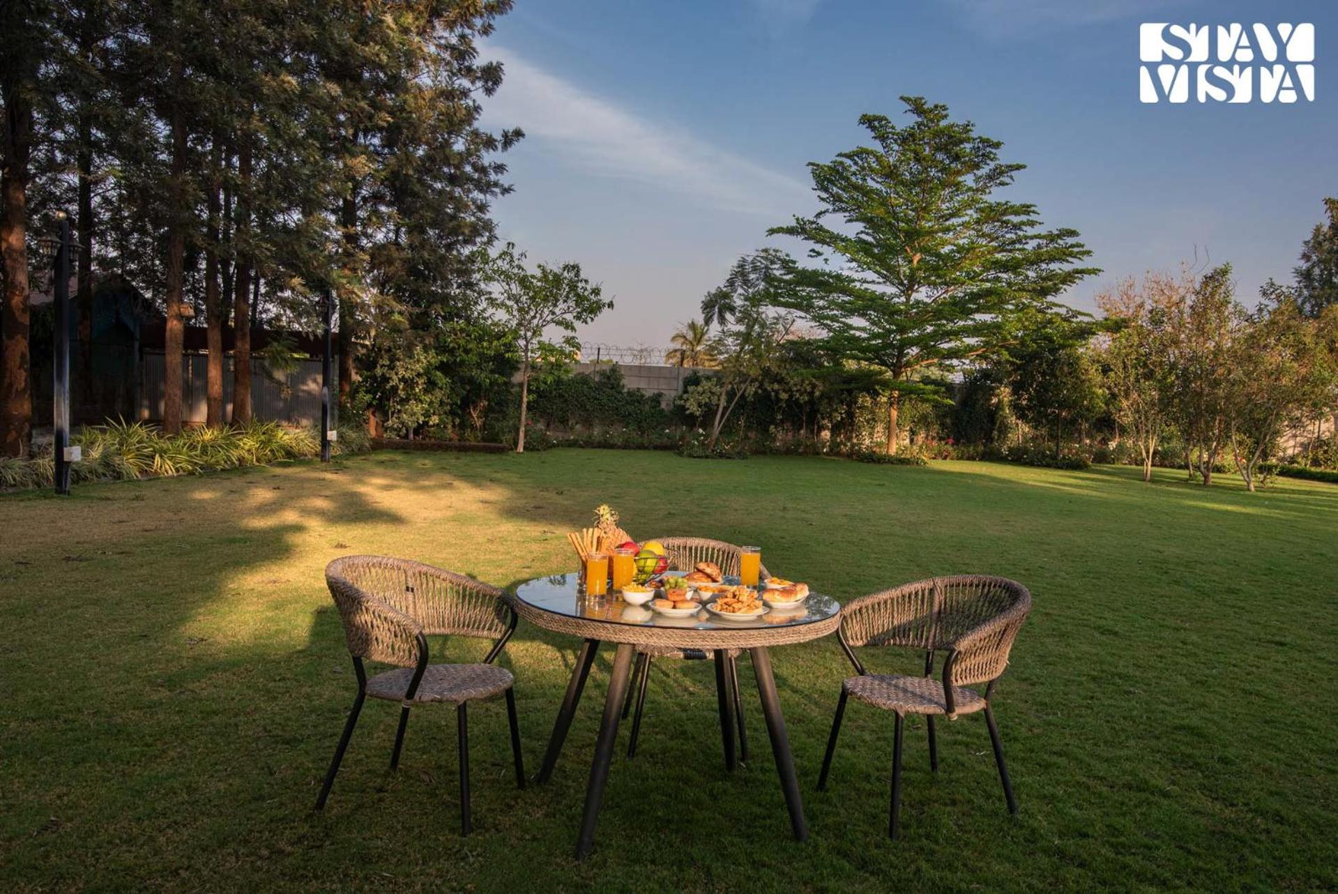 Stayvista'S Silver Grove - Serene Haven With Expansive Lawn & Terrace Nashik Buitenkant foto