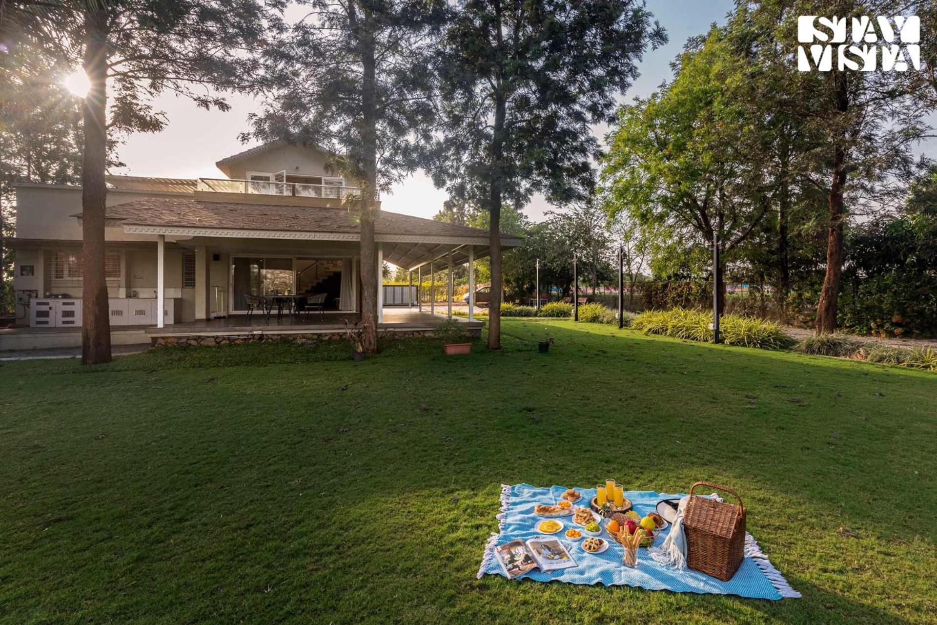 Stayvista'S Silver Grove - Serene Haven With Expansive Lawn & Terrace Nashik Buitenkant foto